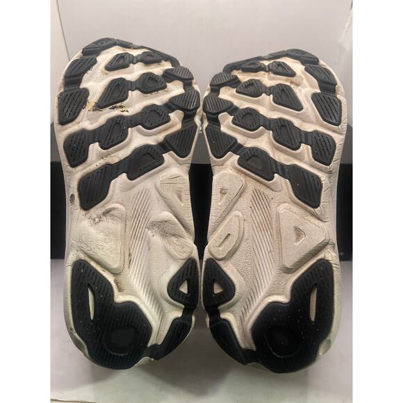 WOMEN’S HOKA CLIFTON 9 BLACK/WHITE REGULAR ATHLETIC SHOES Size 6B - Picture 8 of 10